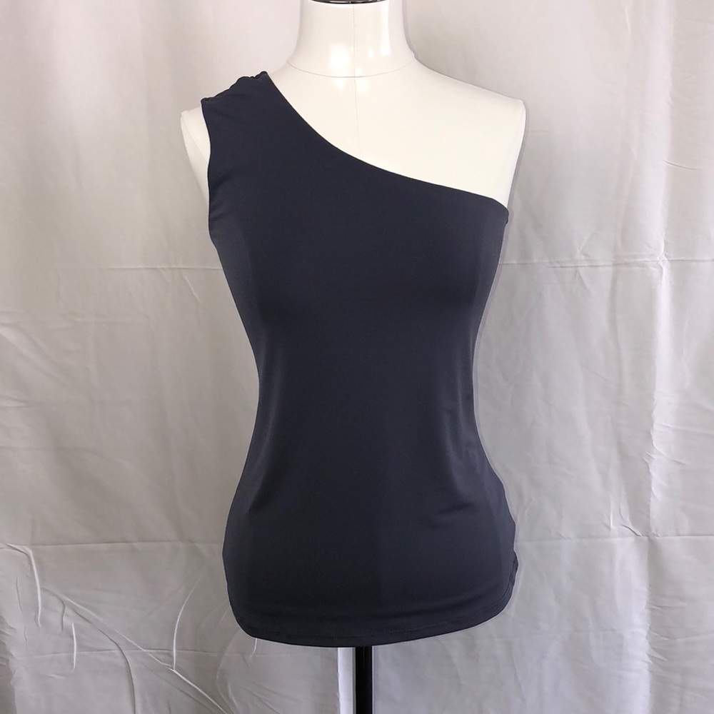 Off the shoulder sexy top with lining.